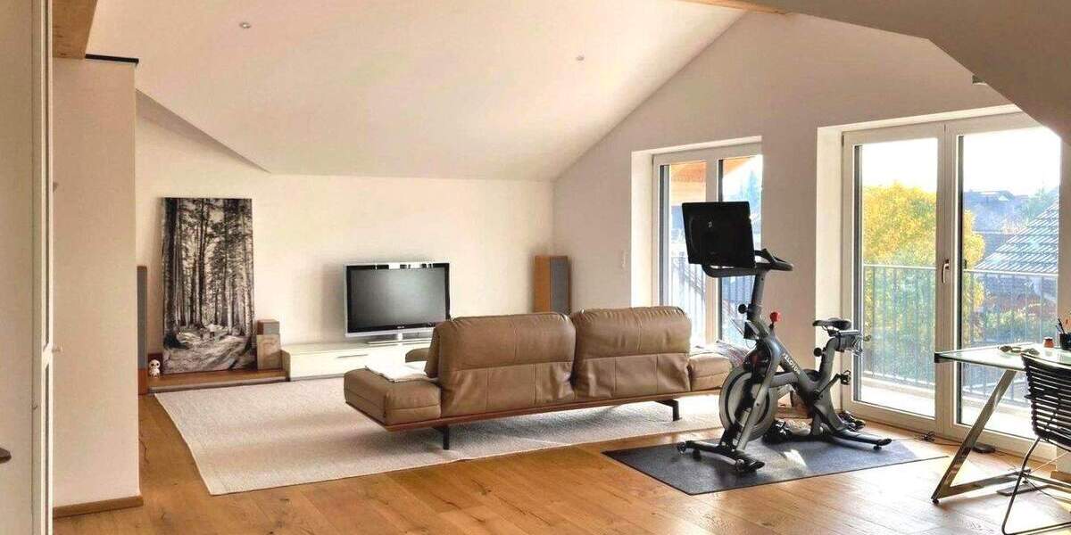 Großzügige Dachgeschosswohnung mit Bergblick 4 zimmer