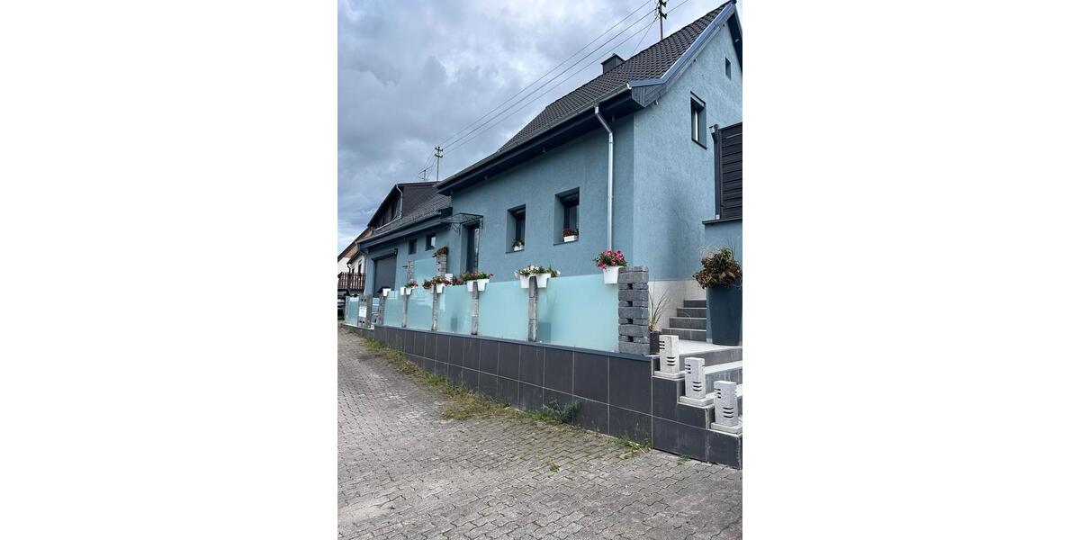 Grosses Einfamilien Haus mit Bauland 14 zimmer