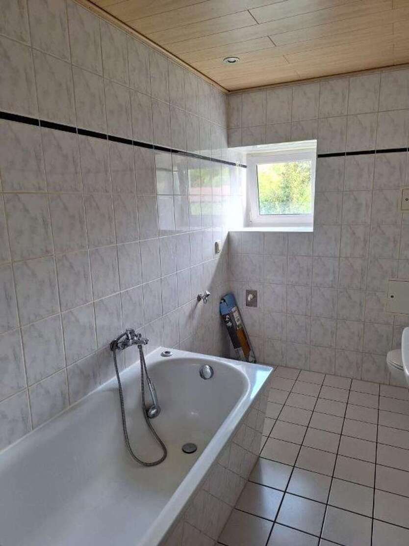 4 Zi.-Dachgeschosswohnung mit Gartennutzung 4 zimmer