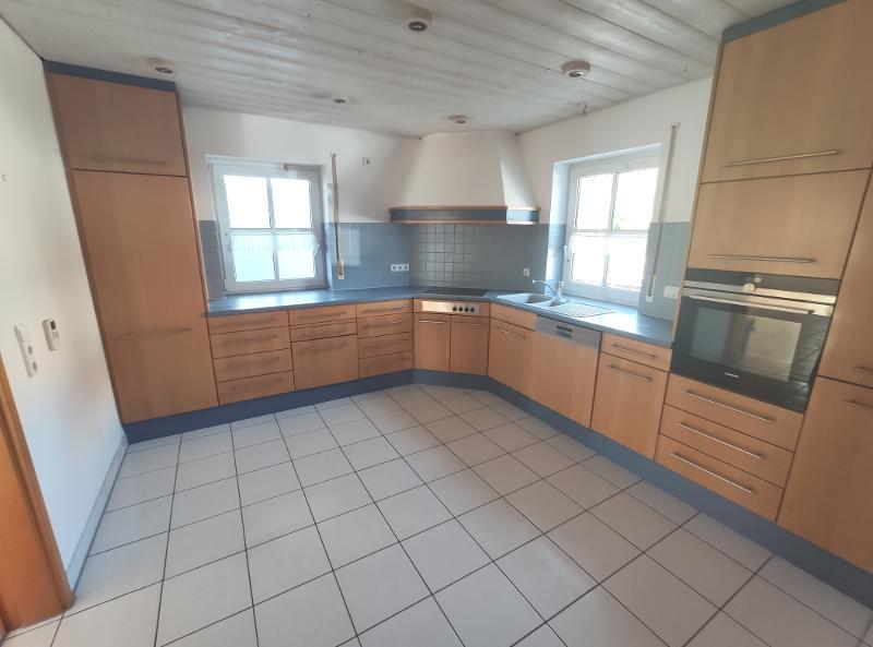 Zweifamilienhaus in Ortsrandlage mit Doppelgarage, Pool und gehobener Ausstattung 8 zimmer