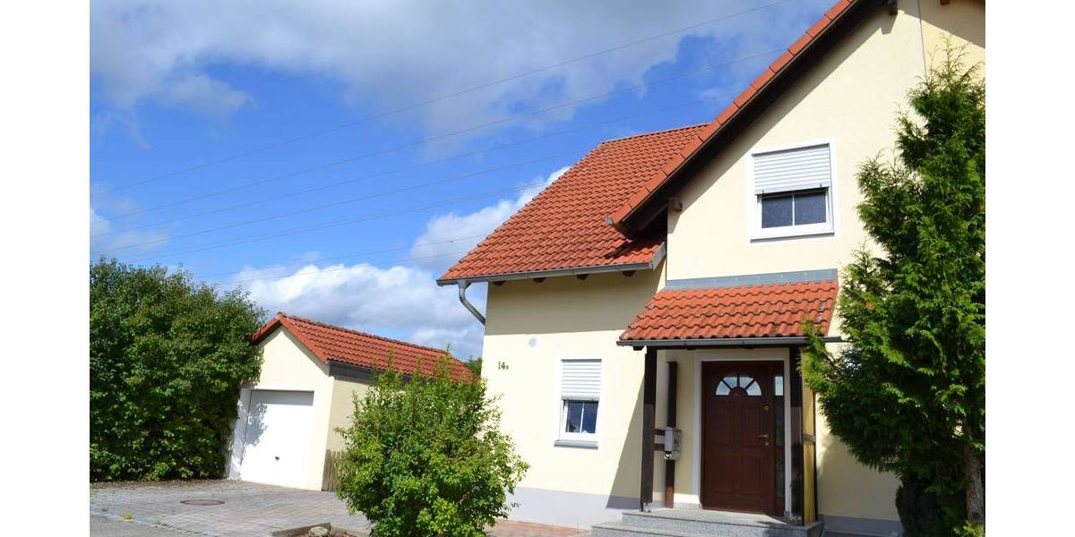 Doppelhaushälfte mit Garage und Nebengebäude 4 zimmer