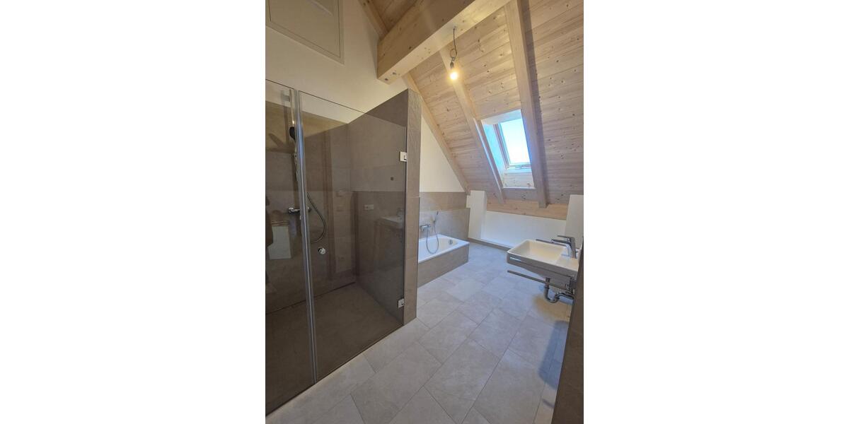 Dachgeschoßwohnung Bad Tölz - 4 Zimmer, 138 m&sup2;, 2.200&euro; | Angebot:26315210