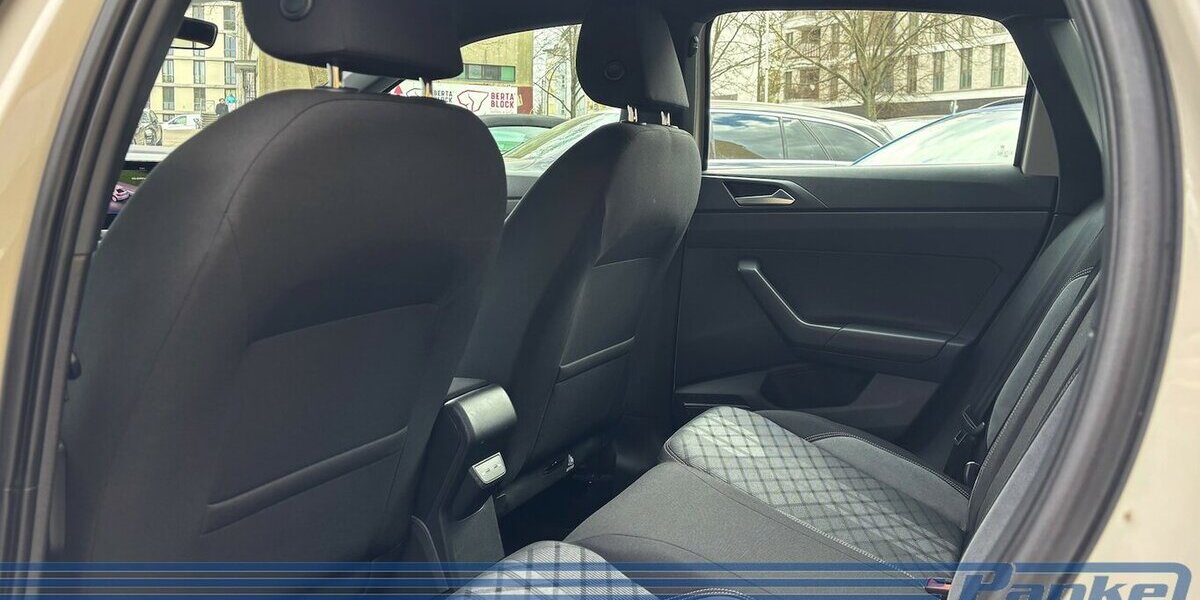 VW Polo R-Line 1.0 TSI DSG*ACC*LED*SHZ*PDC*Cockpit* 21.081 km 19.990 &euro; Berlin 13187