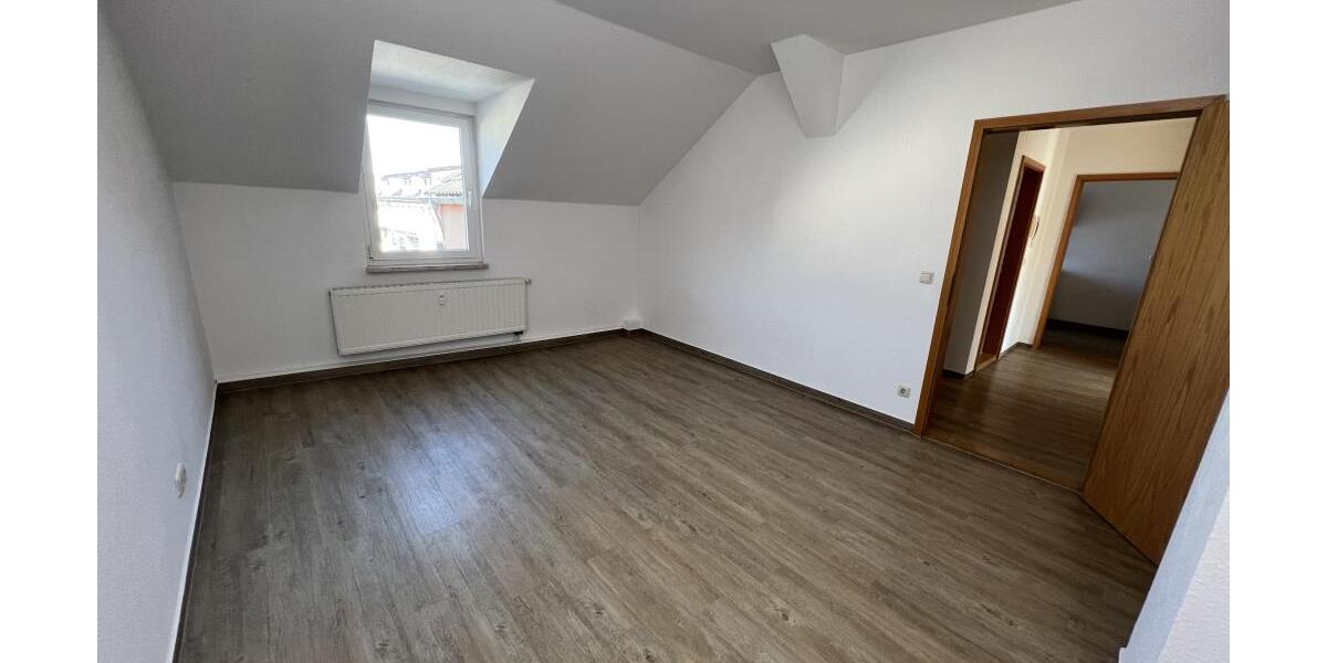 Wohnen mit Wohlfühlfaktor! Charmante 3-Raum-DG-Wohnung in Gera-Pforten mit Küchenzeile - Dachgeschoßwohnung Gera Ostviertel | Angebot:26335228