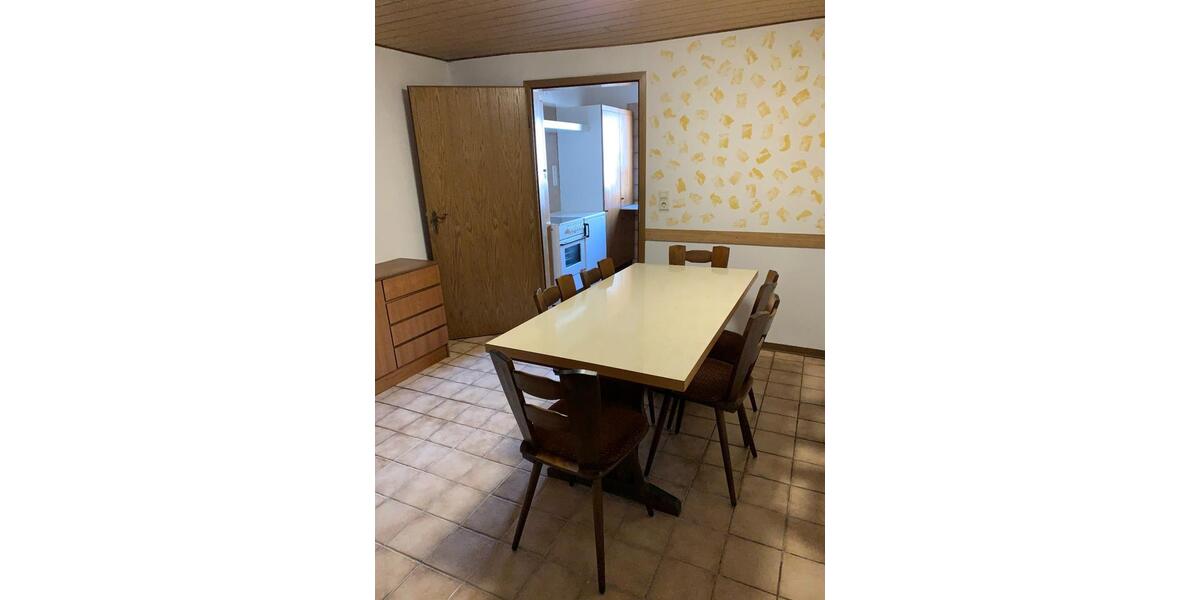 5-Zimmer-Eigentumswohnung in einem 3-Familien-Haus in KA-Neureut 5 zimmer