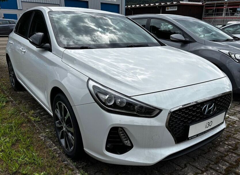 i30