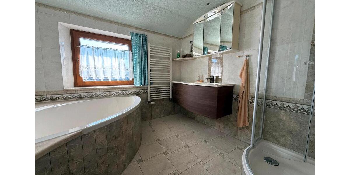 Doppelhaushälfte Treuen - 12 Zimmer, 150 m&sup2;, 180.000&euro; | Angebot:25656852