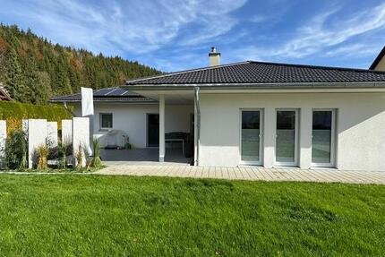 Bungalow mit Terrasse, Garten, Garage und Stellplätzen 4 zimmer