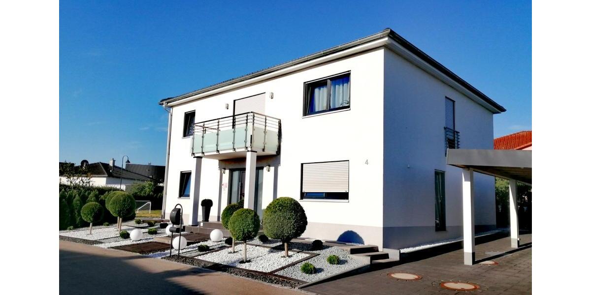 Modernes Wohnen mit Stil & Komfort: Stadtvilla mit Sauna & Garten 7.5 zimmer