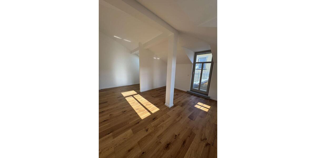 Dachgeschoßwohnung Grimma - 3 Zimmer, 83 m&sup2;, 996&euro; | Angebot:24765940