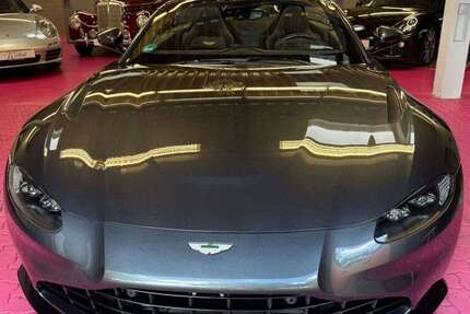 Aston Martin V8