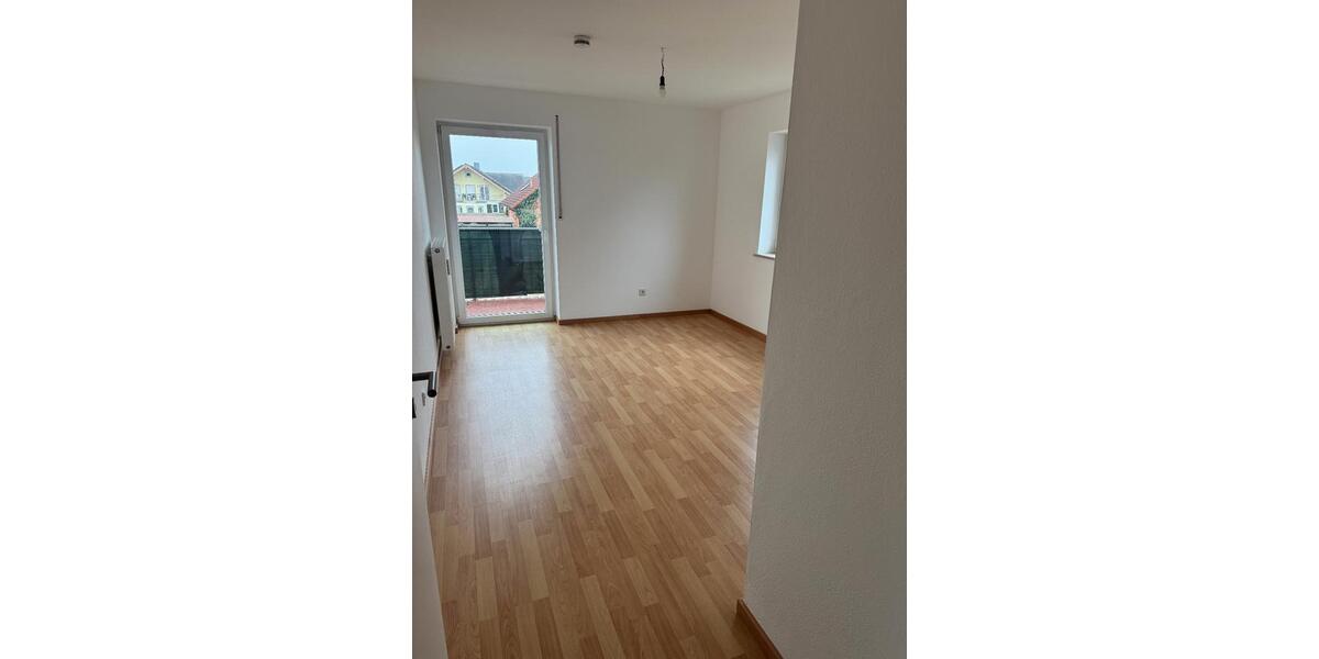 Etagenwohnung Wallersdorf - 3 Zimmer, 76 m&sup2;, 760&euro; | Angebot:25378096