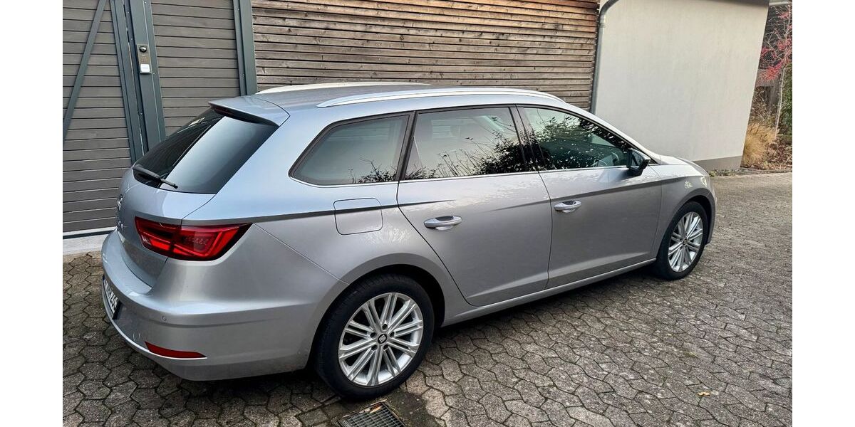 Seat Leon 81.556 km 16.999 € Detmold 32760