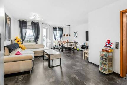 Lichtdurchflutete 3-Zimmer-Wohnung mit Südbalkon und Tiefgaragenstellplatz
