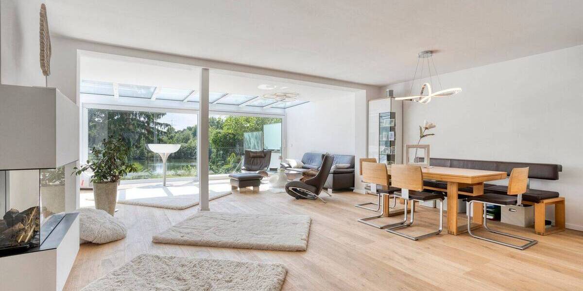 Am Ende der Straße steht ein Haus am See. Wohnen am Wasser - Modernes Traumhaus mit Seeblick 5 zimmer