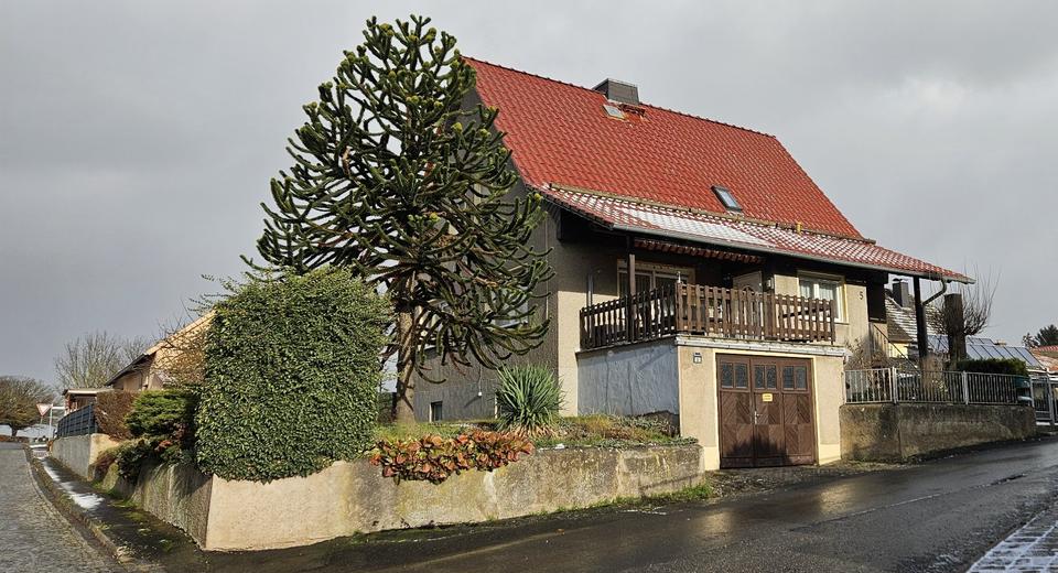 Provisionsfrei - Charmantes Einfamilienhaus am Fuß der Hainleite 7 zimmer