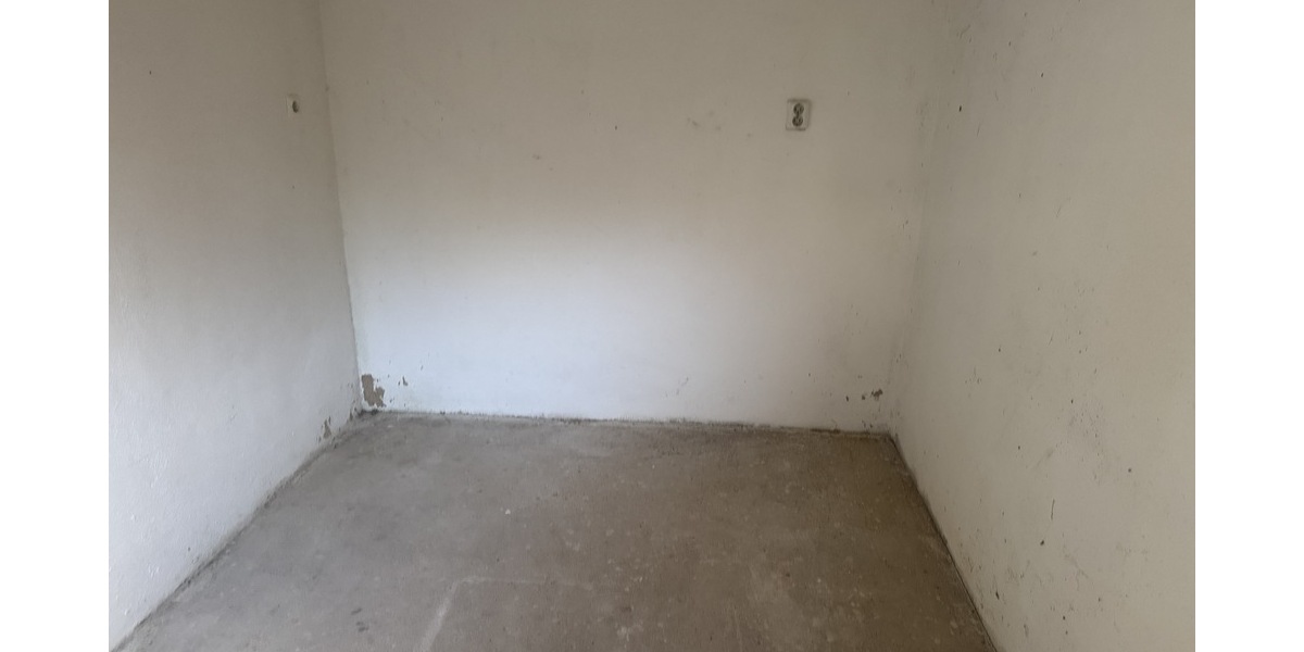 Sehr helle 2 Raum-Whg. mit Ausblick über die Stadt und Garage und *Bungalow auf dem Grundstück - Dachgeschoßwohnung Gera Ostviertel | Angebot:26334867