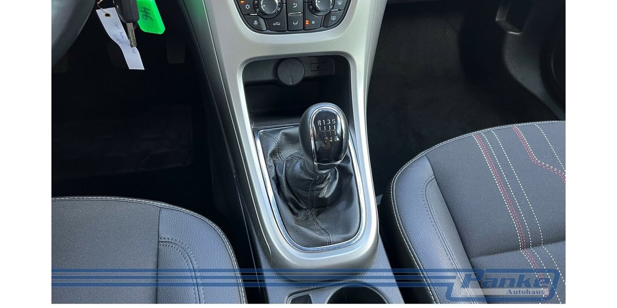 Opel Astra 1.4 150 Jahre *SHZ*PDC*AUX*Teilleder* 112.935 km 5.990 &euro; Berlin 13187