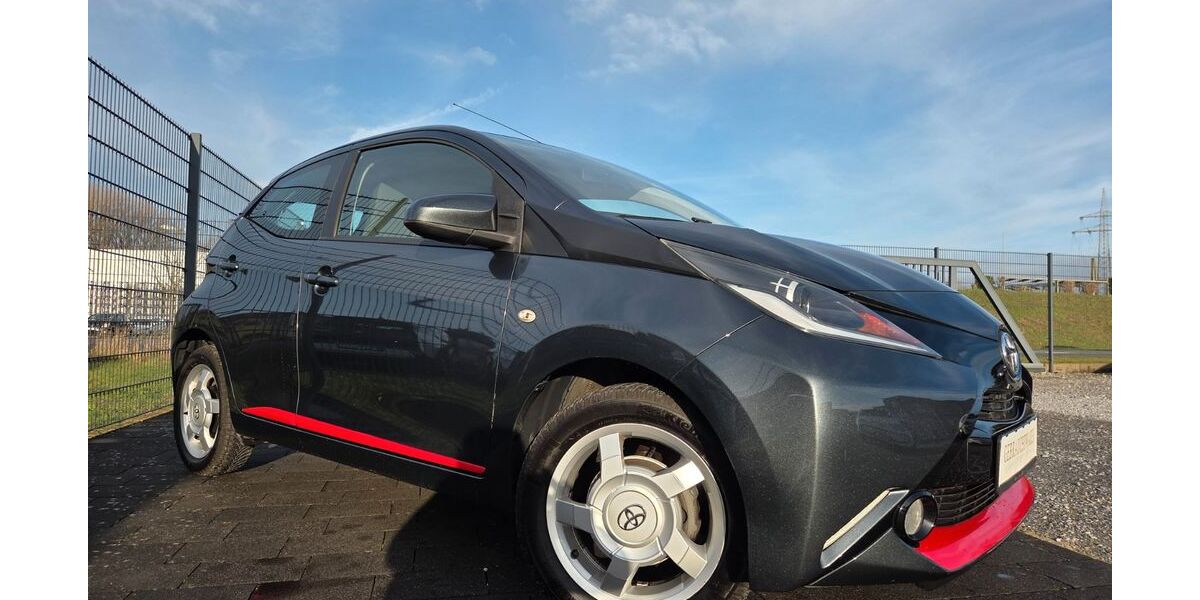 Toyota Aygo (X) 45.000 km 7.950 &euro; Paderborn 33102