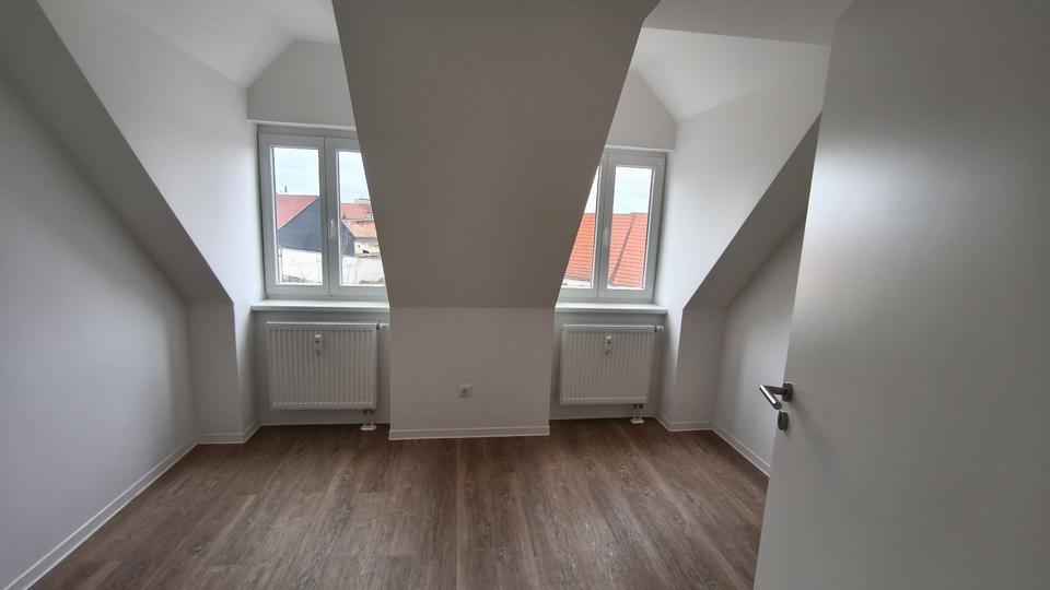 Dachgeschoßwohnung Burg - 3 Zimmer, 89 m&sup2;, 623&euro; | Angebot:26146127