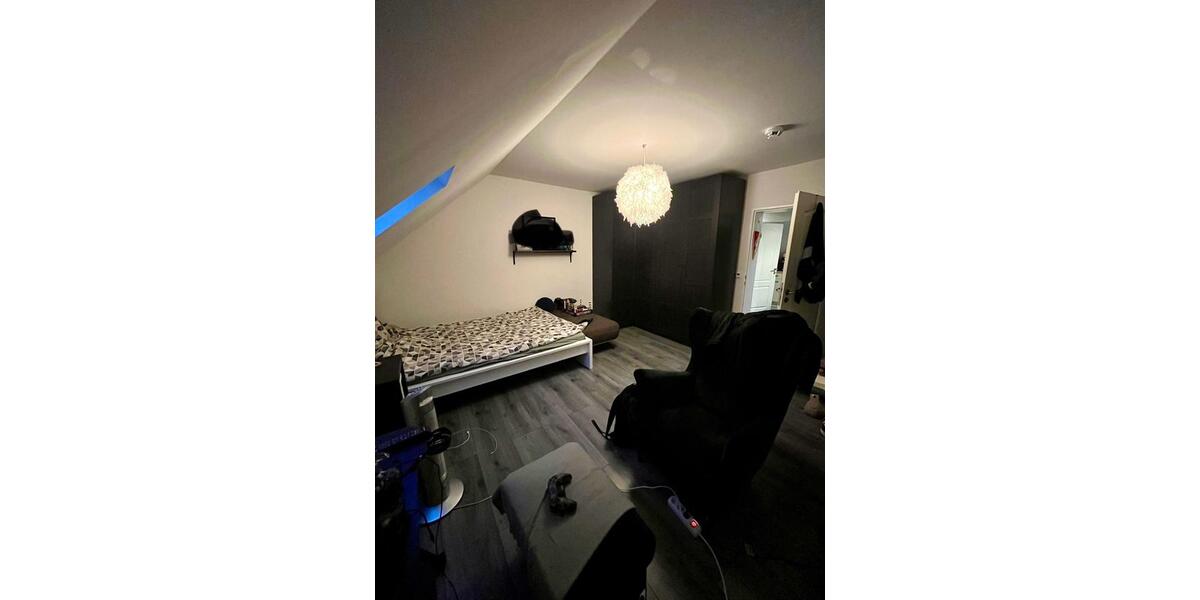 Dachgeschoßwohnung Schlangen - 4 Zimmer, 120 m&sup2;, 850&euro; | Angebot:26405964