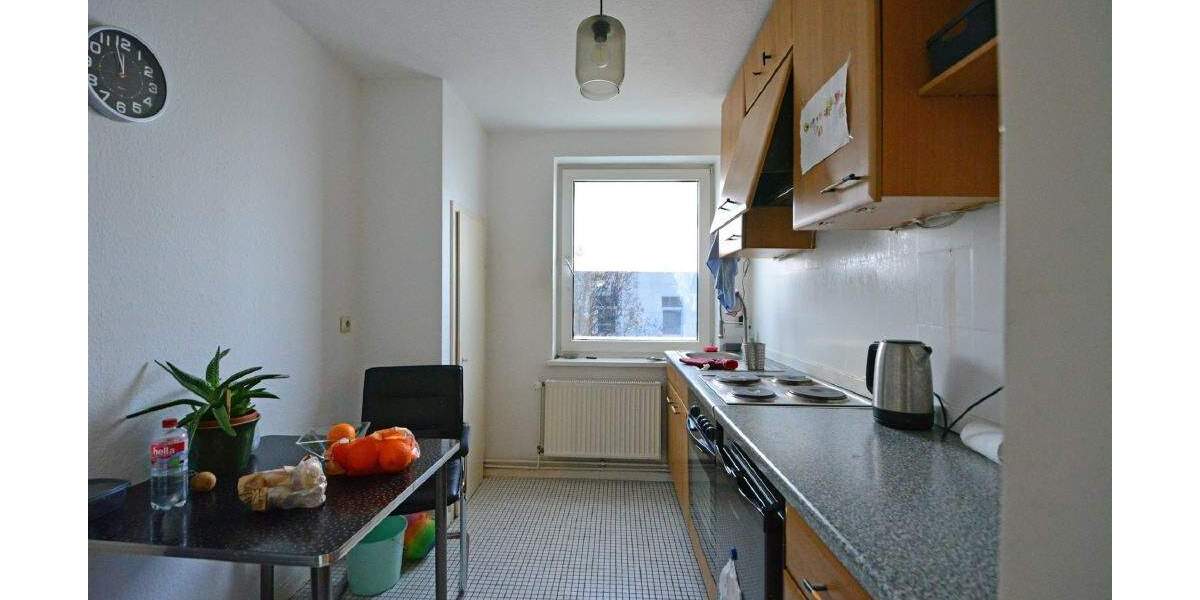 MFH mit 16 Wohneinheiten und 12 Stellplätzen; Eckgrundstück an 2 Straßen, KS-Schillerviertel 3 zimmer