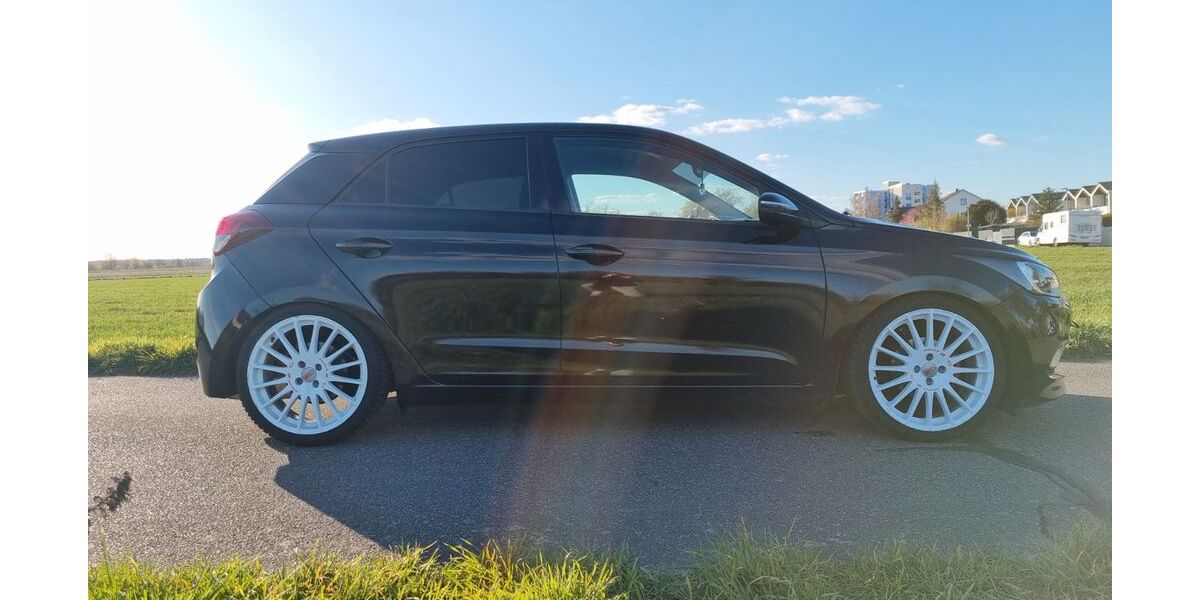 Hyundai i20 45.560 km 12.100 &euro; Rodgau 63110