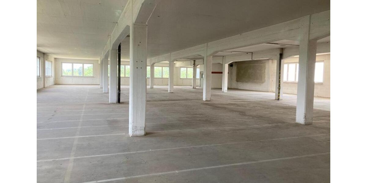 Großzügige Lagerfläche mit Lastenaufzug im 3. OG insgesamt ca. 1.252 m² in SchwarzenbachSaale - LKW-Zufahrt auf dem Areal - verkehrsgünstige Lage zimmer