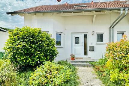 Charmante Doppelhaushälfte mit Garten, Balkon, Sauna und Garage in Fürth zimmer