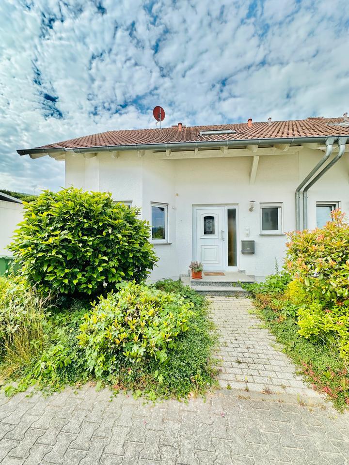 Charmante Doppelhaushälfte mit Garten, Balkon, Sauna und Garage in Fürth zimmer