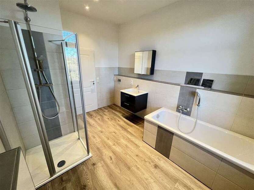 Wohnung zum Mieten in Gera 589 € 75.52 m²