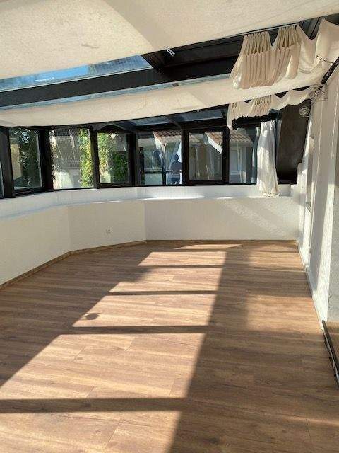 N-Glockenhof ! Neuwertige 5-ZW, 127 m², EBK, Laminat im 3.OG ohne Aufzug 5 zimmer