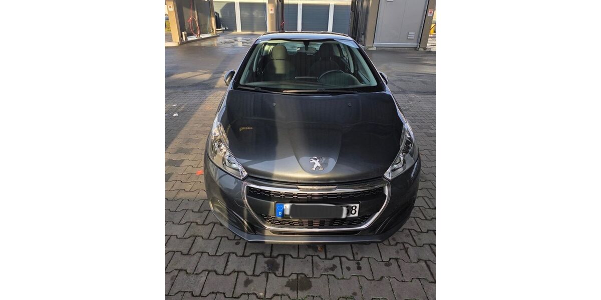 Peugeot 208 136.000 km 4.000 &euro; Klingenberg 63911