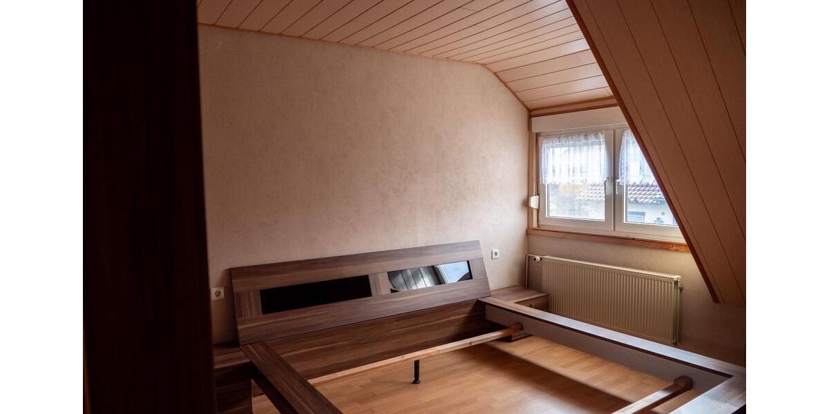 Doppelhaushälfte Wolsdorf - 7 Zimmer, 170 m&sup2;, 235.000&euro; | Angebot:26429528