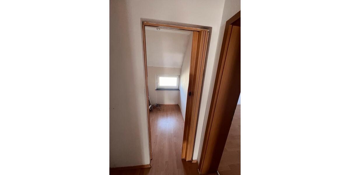 Dachgeschoßwohnung Baumholder - 3 Zimmer, 96 m&sup2;, 700&euro; | Angebot:25379185