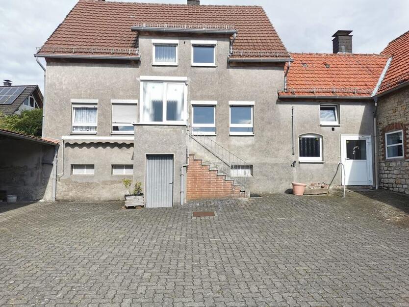 Resthofstelle mit großzügigen Nebengebäuden in Ortsrandlage zimmer