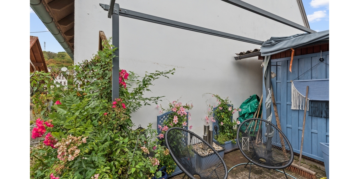 Vielseitiges Ein- bis Zweifamilienhaus: 8 Zimmer, 160 m², Traumgarten & Garage - Reihenendhaus Theisbergstegen | Angebot:27302035
