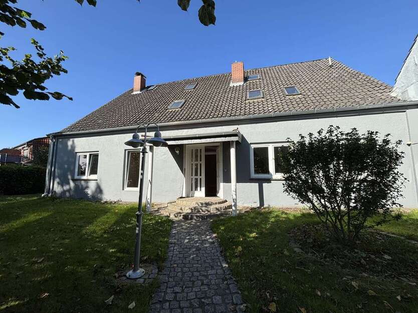 Haus zum Kaufen in Weyhe-Kirchweyhe 215.000 € 175 m² 5 zimmer