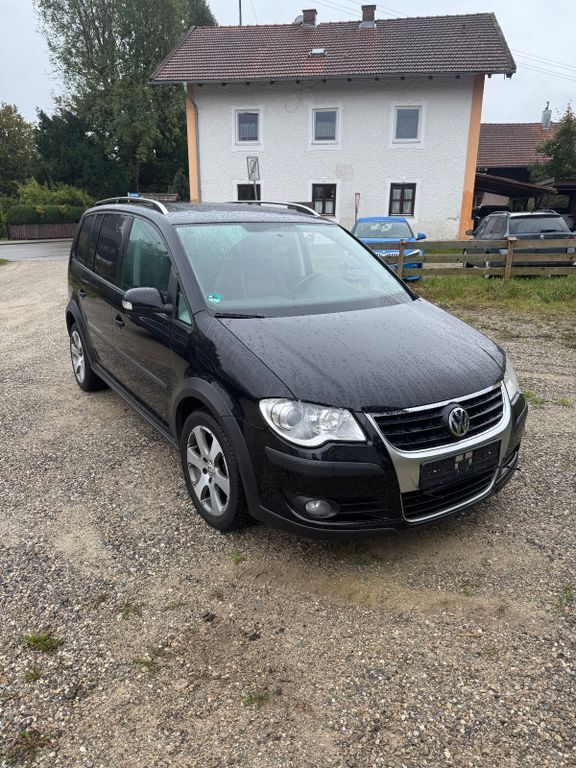 VW Touran 165.000 km 3.999 € Traunstein 83278
