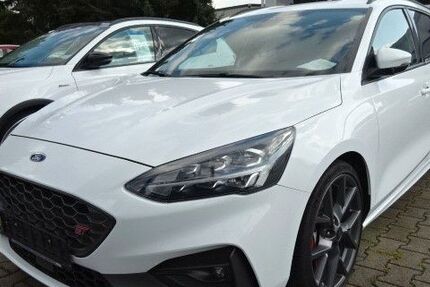 Ford Focus 35.541 km 26.995 € Oberlungwitz 09353