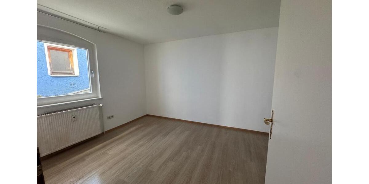 Etagenwohnung Weiden in der Oberpfalz - 3 Zimmer, 89 m&sup2;, 900&euro; | Angebot:25626146