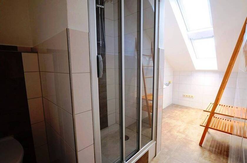 Exklusives Einfamilienhaus mit 2 EinliegerWohnungen* hochwertige Ausstattung * großzügige Raumaufteilung * Wellnessbe...