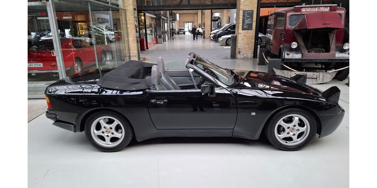 Porsche 944 155.933 km 26.800 &euro; Berlin 10553