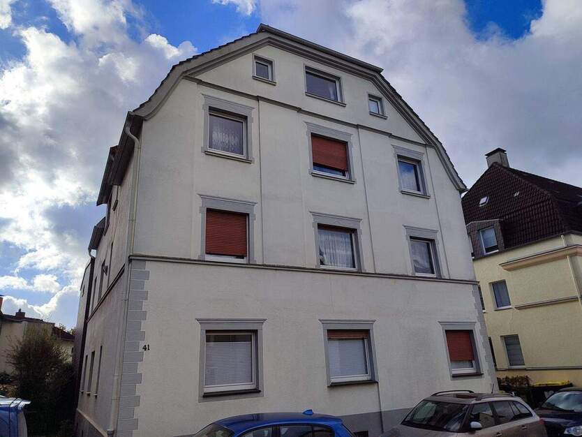 5-Zimmerwohnung, vermietet, renovierungsbedürftig 5 zimmer