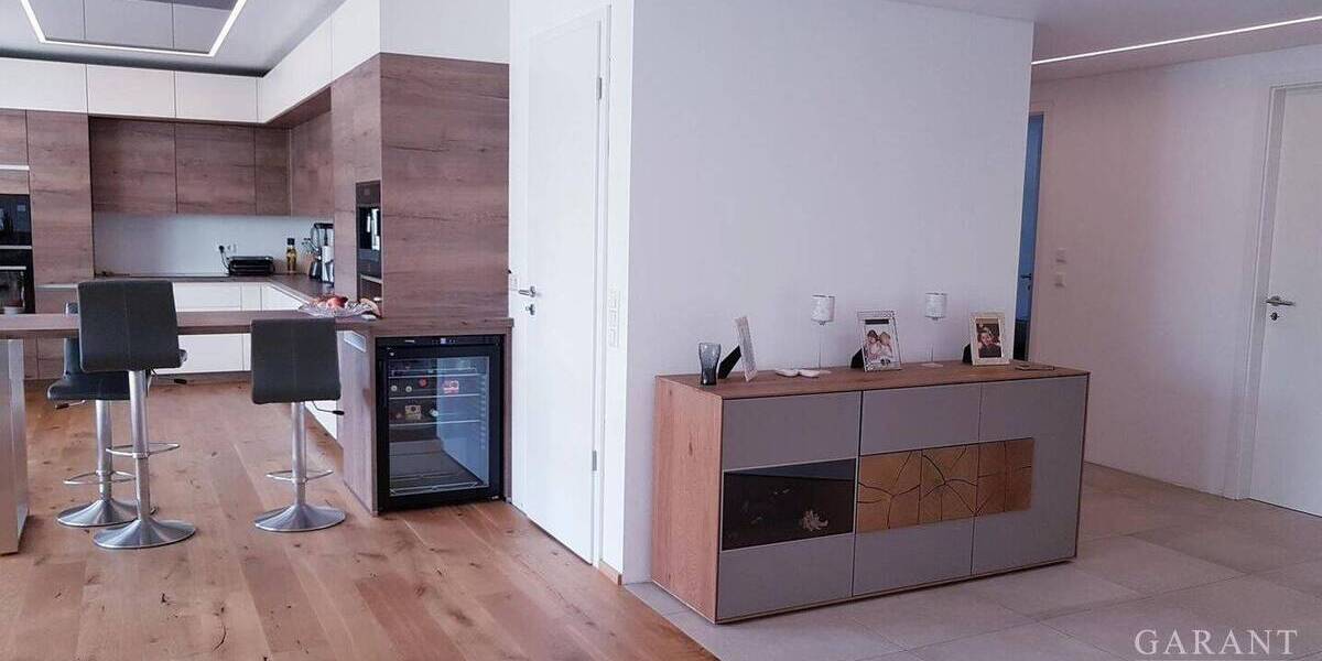 Exklusive, perfekt ausgestattete 5 12 Zimmer-Wohnung mit großer Terrasse und Aufzug zu verkaufen 5 zimmer