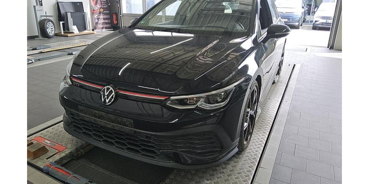VW Golf 13.780 km 31.990 &euro; Aurich 26607