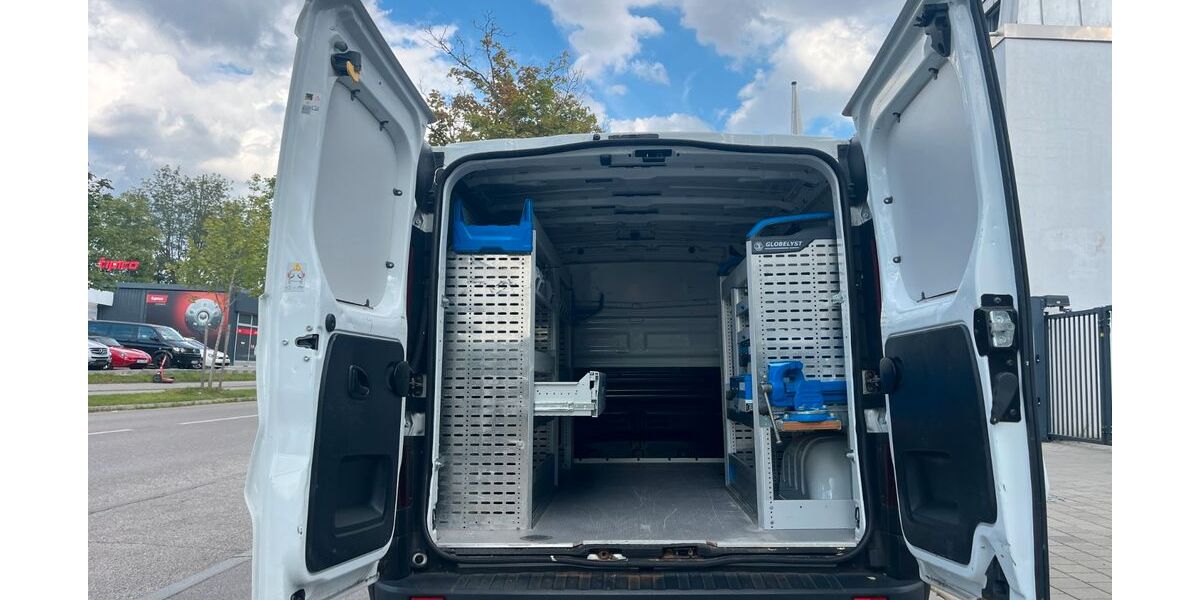 Opel Vivaro 74.000 km 15.490 &euro; München 81825