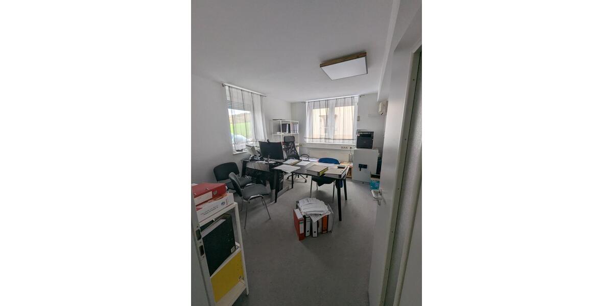 Gewerberaum 16 m² + separatem WC, opt. Lagerfläche - In Mühlbach zimmer