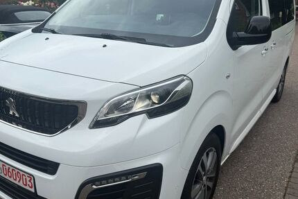 Peugeot Traveller 140.000 km 28.900 € Braak 22145