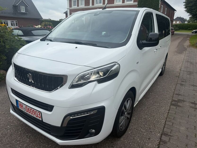Peugeot Traveller 140.000 km 28.900 € Braak 22145